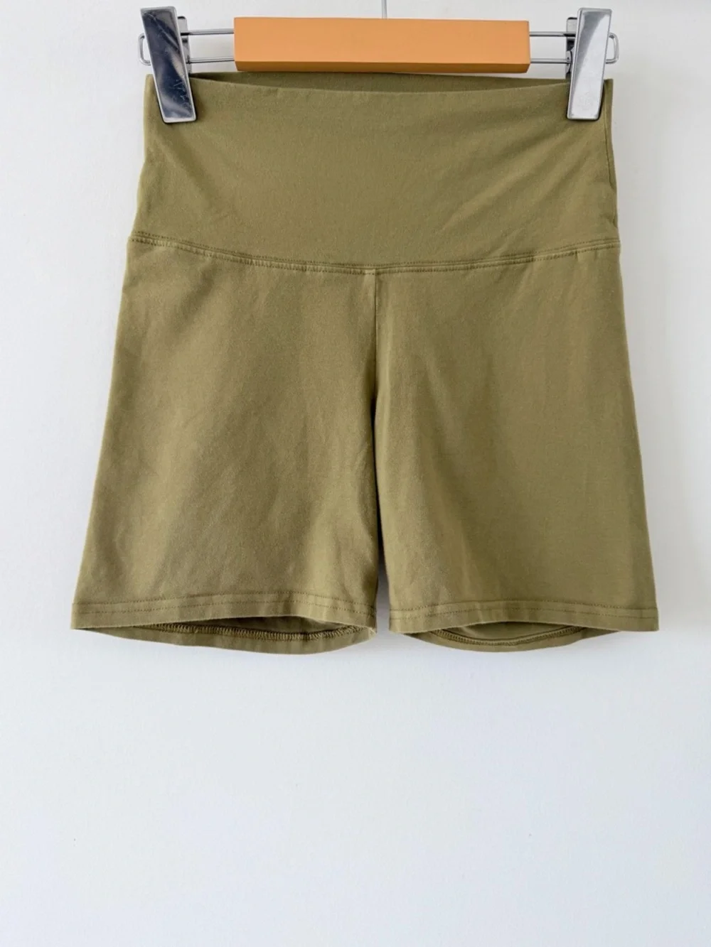 Aritzia TNA Olive Green High Rise Bike Shorts Minimalist Athleisure Size S - Picture 2 of 10